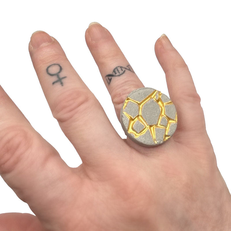 Patti round ring in gray and gold