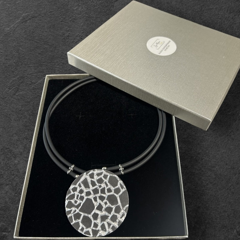 Grand collier Patti noir et argent rond