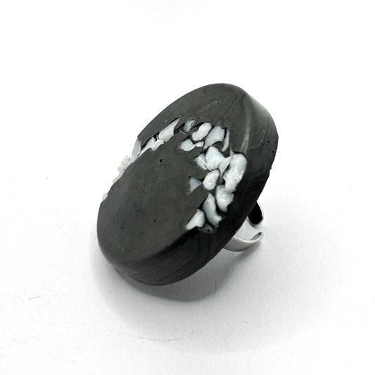 Large round Laetitia ring