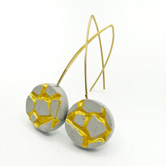 Boucles d'oreilles Patti béton gris et doré rondes