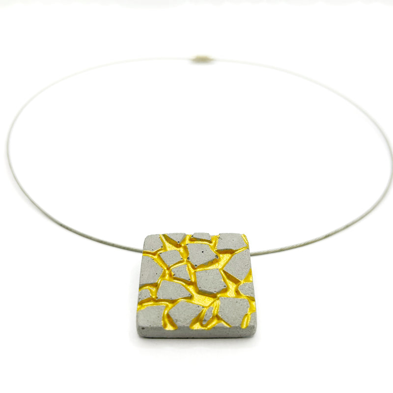 Collier Patti gris et doré carré