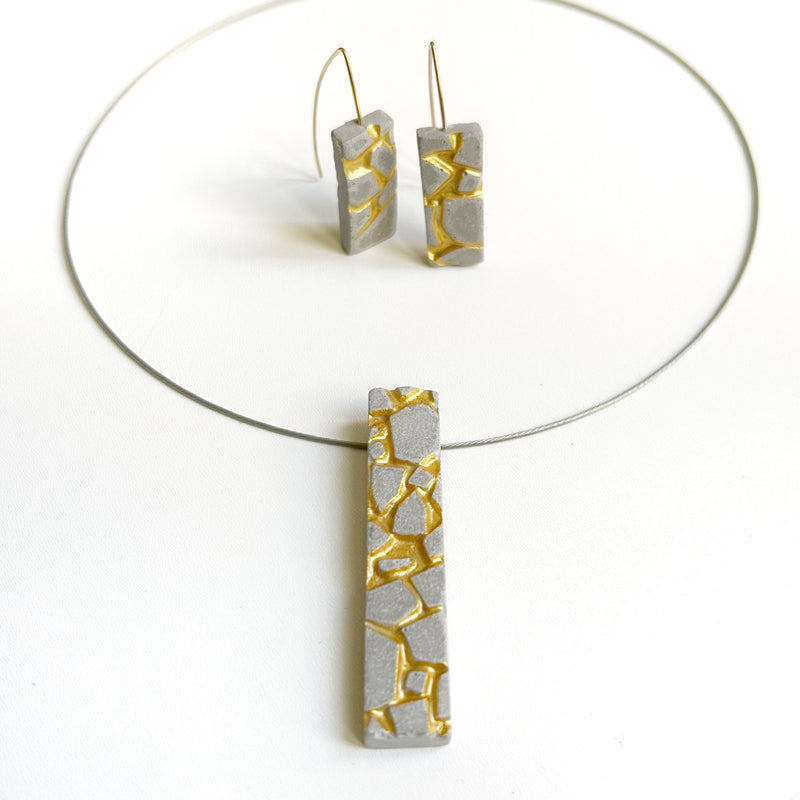 Collier Patti gris et doré rectangle long