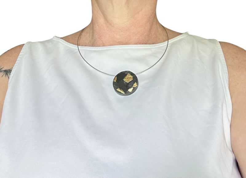Alice round necklace