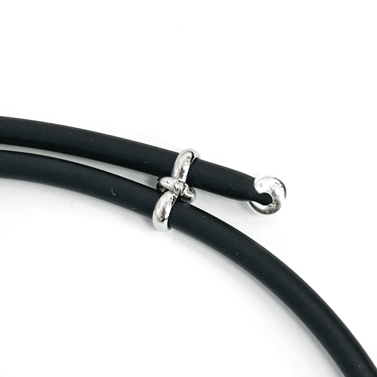 Grand collier rond Patti noir et argent