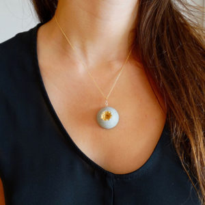 Cabochon necklace in concrete, sand and 24k gold leaf Inès by Icy Mouse