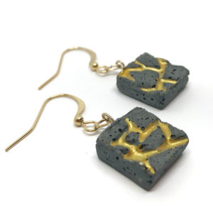original square earrings in black concrete and golden network Patti by Icy Mouse