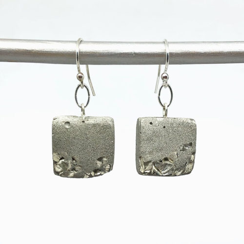 original square earrings in concrete and silver crystals Chloé by Icy Mouse