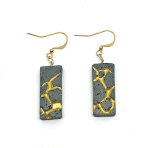 original rectangular earrings in black concrete and golden network Patti by Icy Mouse