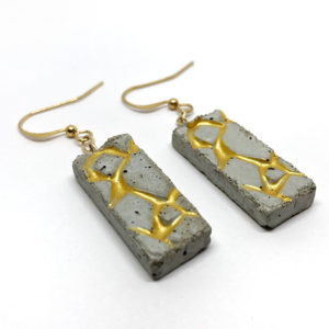 original rectangle earrings in concrete golden network by Icy Mouse