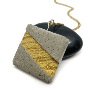 square necklace in concrete with golden print Marion by Icy Mouse