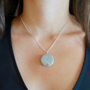 round necklace in concrete and silver crystals Chloé by Icy Mouse
