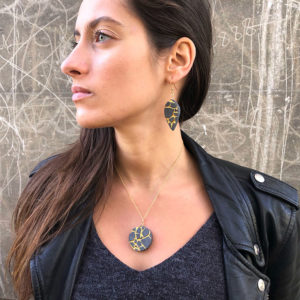 round necklace and earrings in black concrete golden network Patti by Icy Mouse